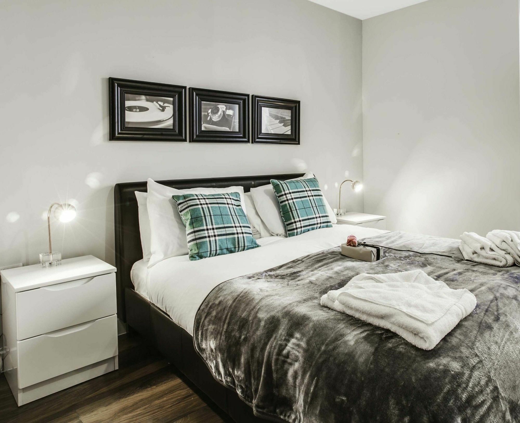 Approved Serviced Apartments Gorse Hill Manchester Bagian luar foto